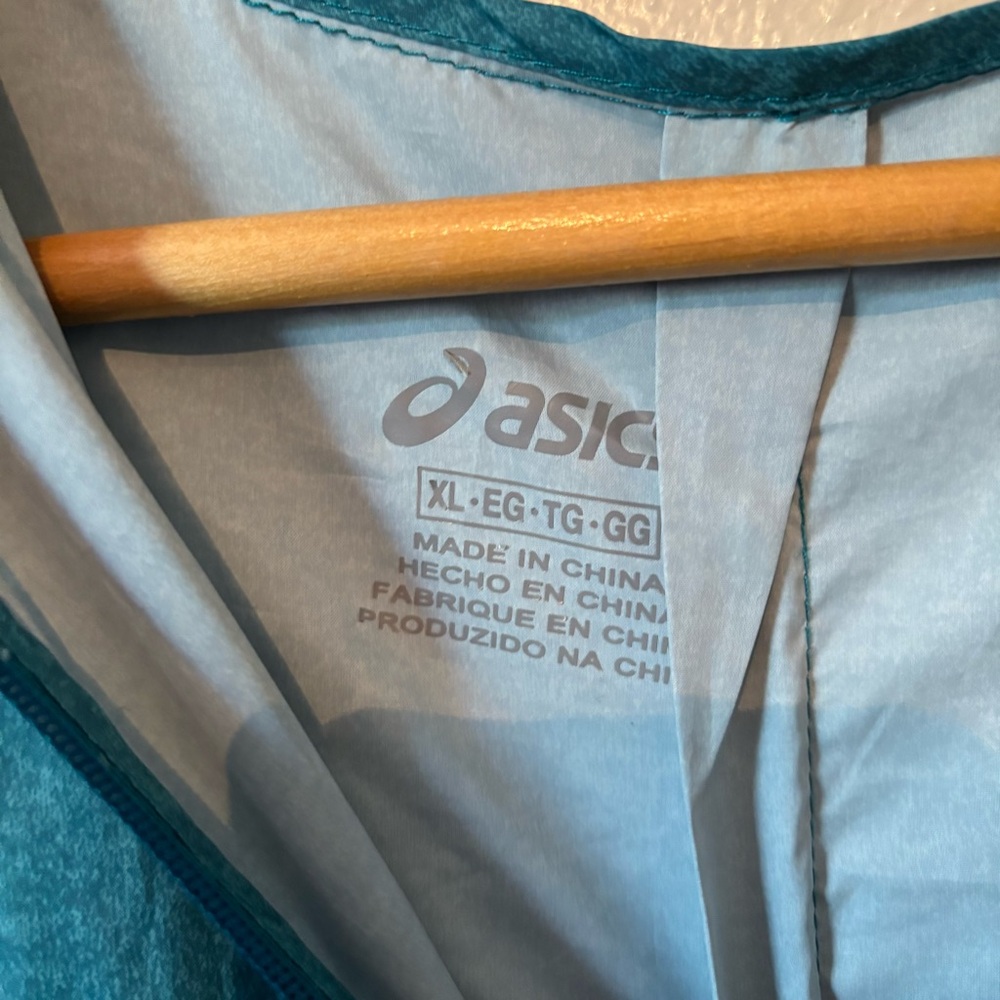 ASICS Windbreaker - Picture 3 of 6